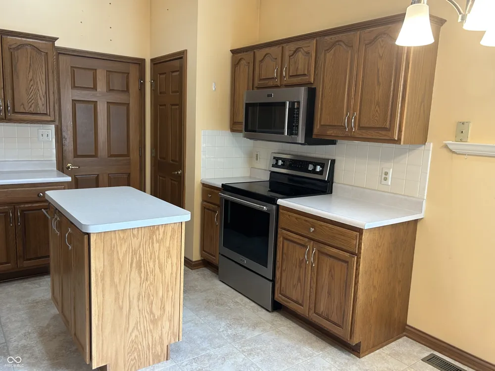 4964 W Cedar Cove Drive New Palestine, IN 46163