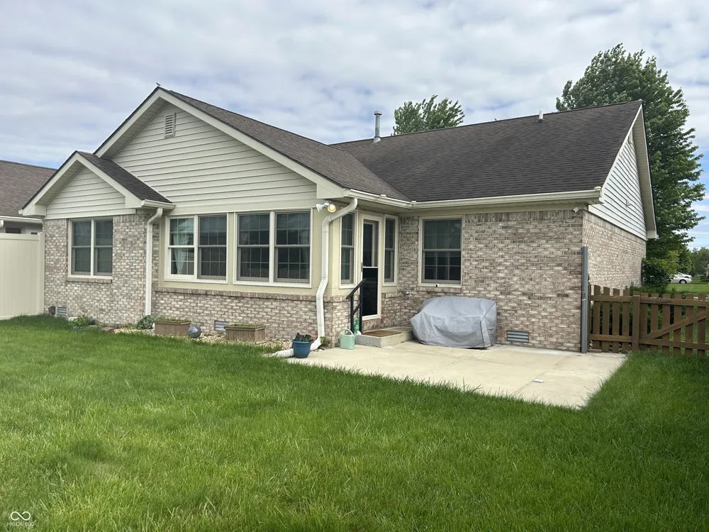 4964 W Cedar Cove Drive New Palestine, IN 46163