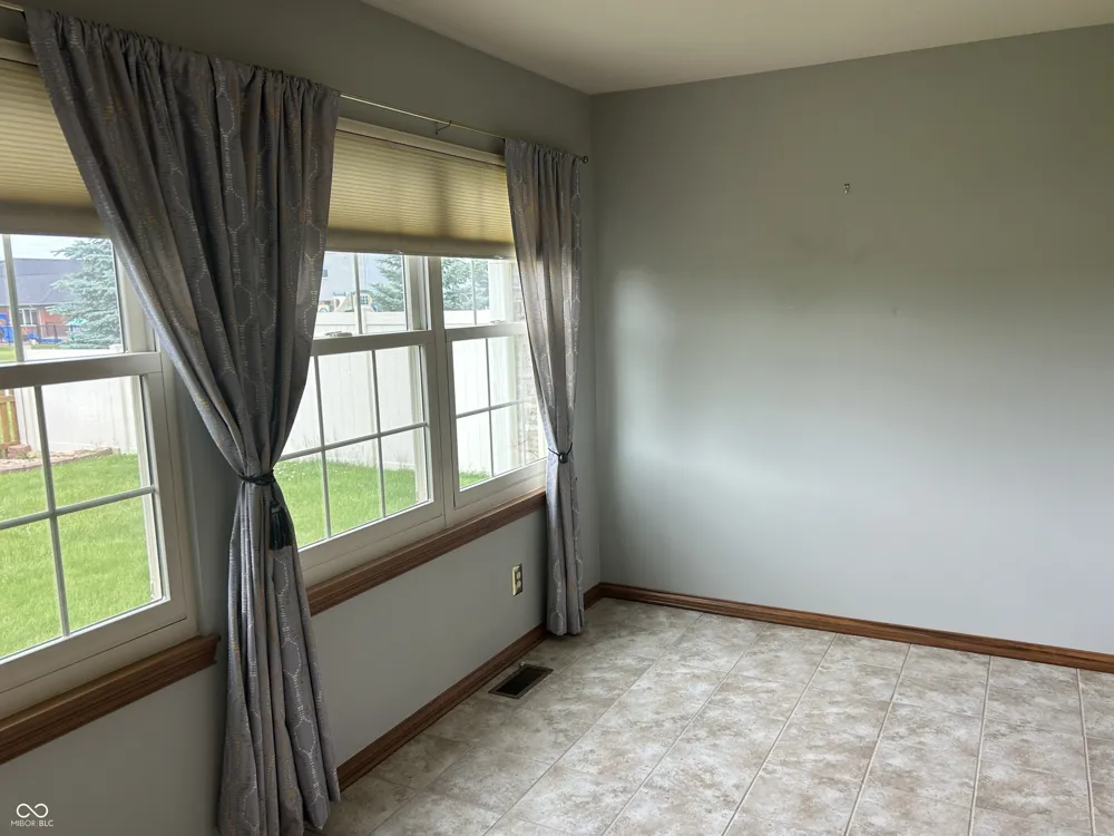 4964 W Cedar Cove Drive New Palestine, IN 46163
