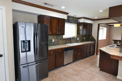 2406 Redbrook Court