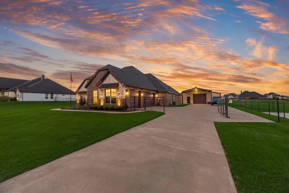 252 Agua Linda Drive Godley, TX 76044