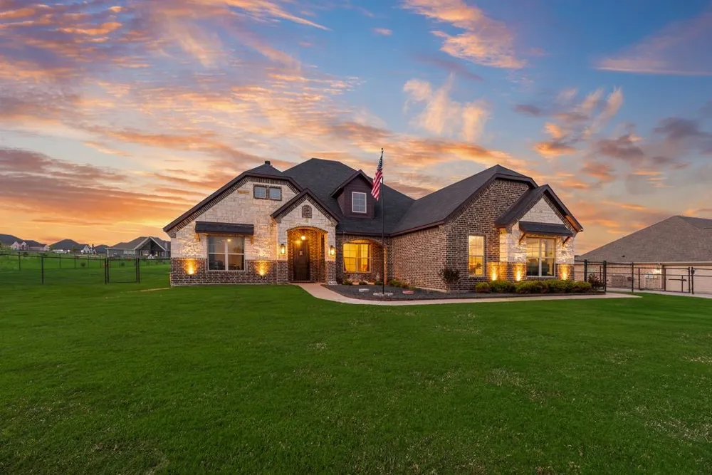 252 Agua Linda Drive Godley, TX 76044