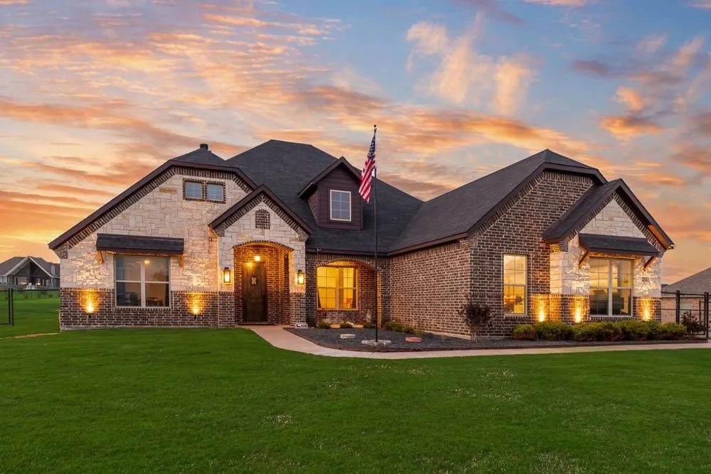 252 Agua Linda Drive Godley, TX 76044