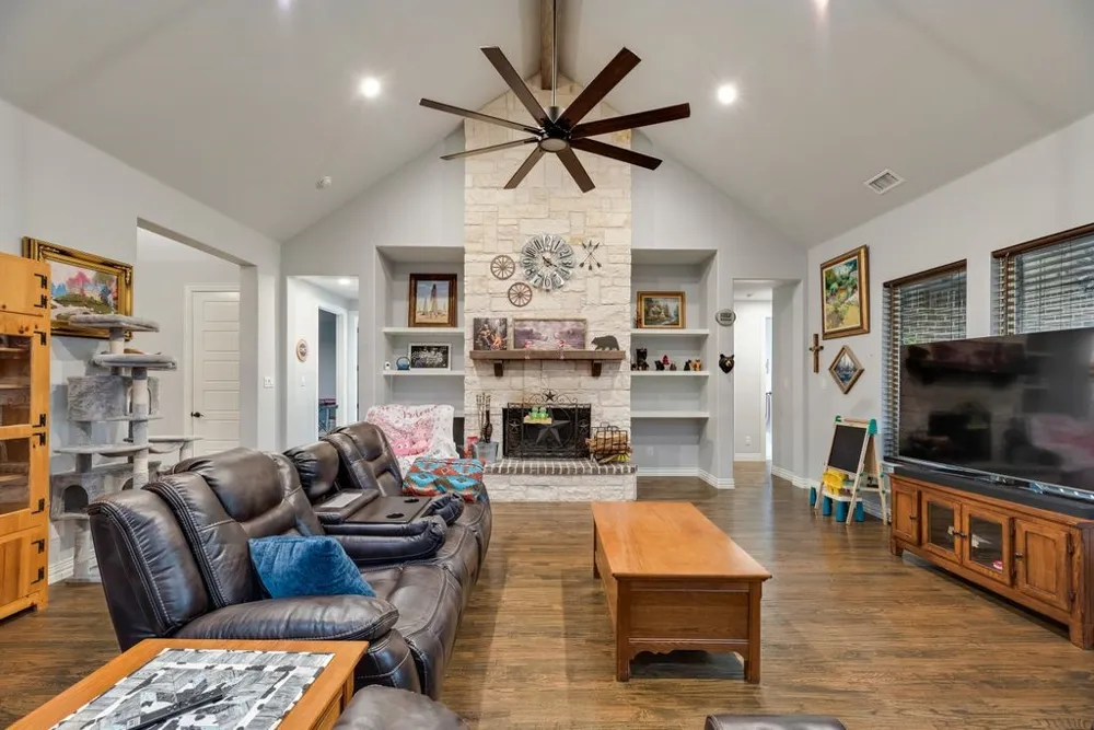 252 Agua Linda Drive Godley, TX 76044
