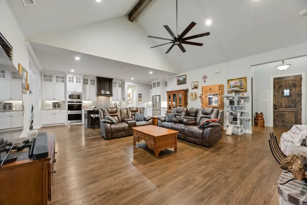 252 Agua Linda Drive Godley, TX 76044