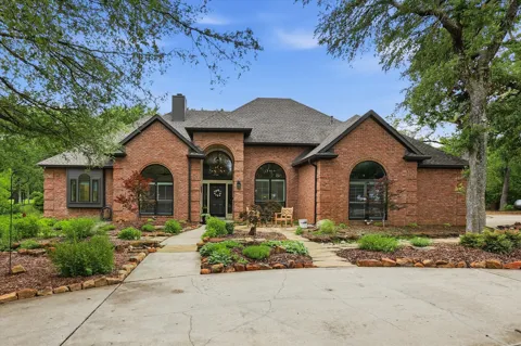 101 W Oak Shores Drive