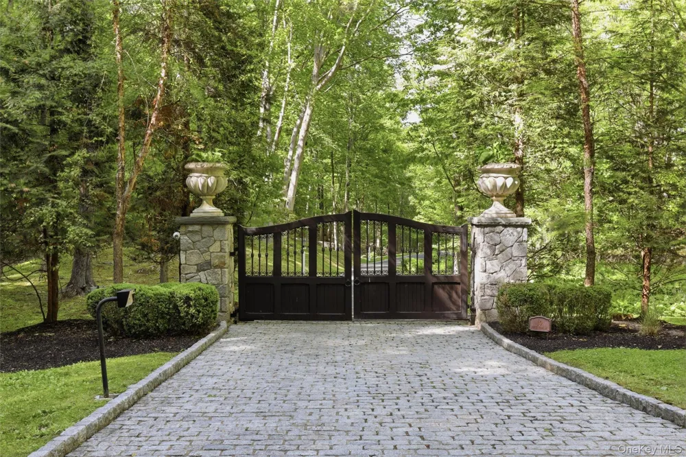 10 Hopes Farm Lane Bedford, NY 10506