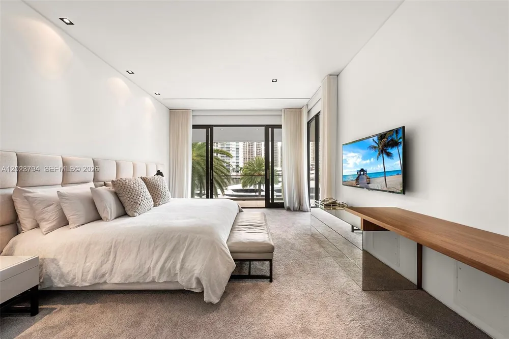 385 Centre Is Golden Beach, FL 33160