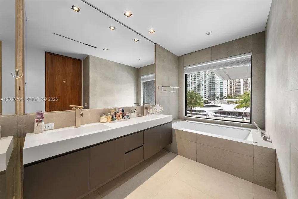 385 Centre Is Golden Beach, FL 33160