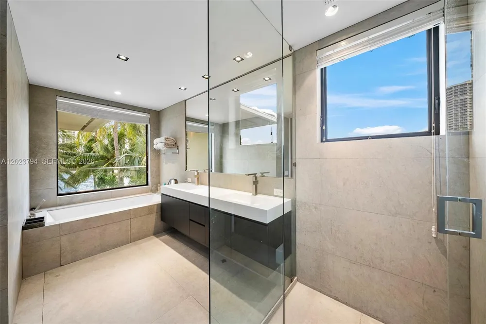 385 Centre Is Golden Beach, FL 33160