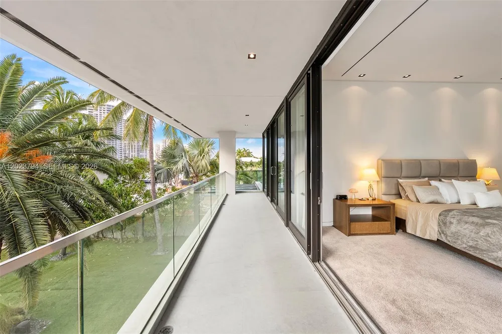 385 Centre Is Golden Beach, FL 33160