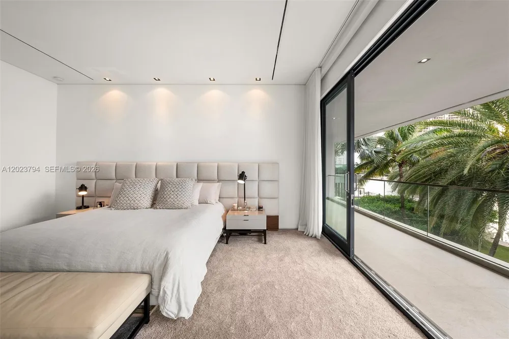 385 Centre Is Golden Beach, FL 33160