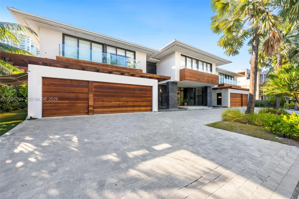 385 Centre Is Golden Beach, FL 33160