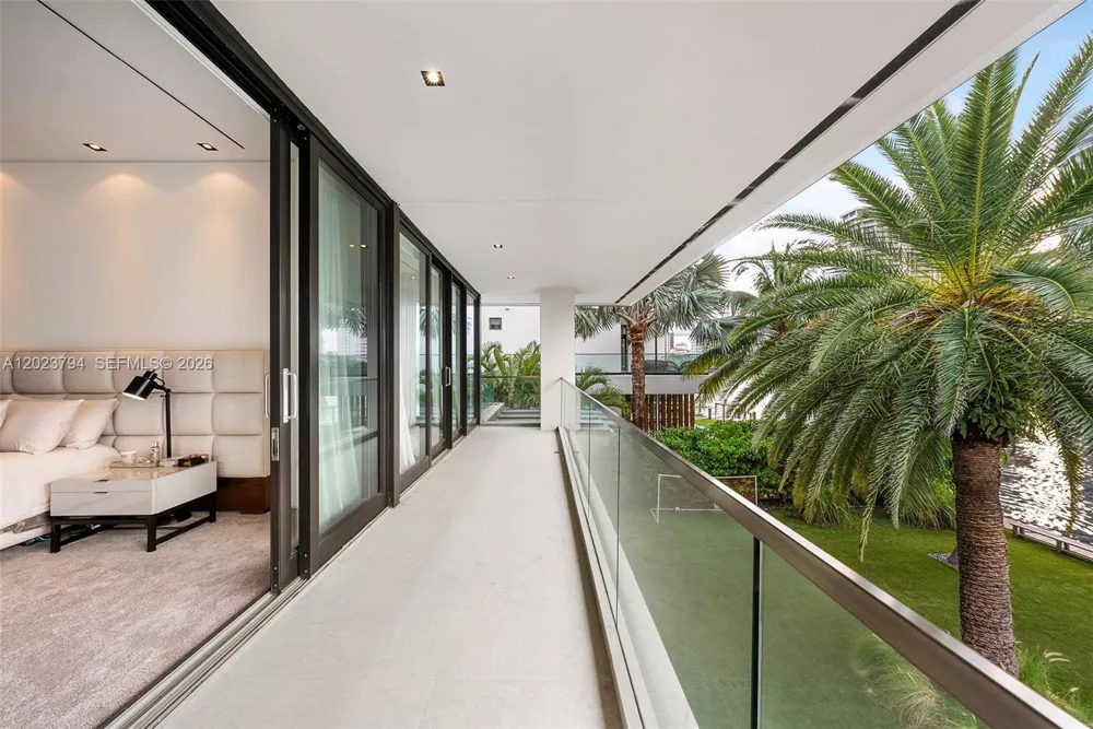 385 Centre Is Golden Beach, FL 33160