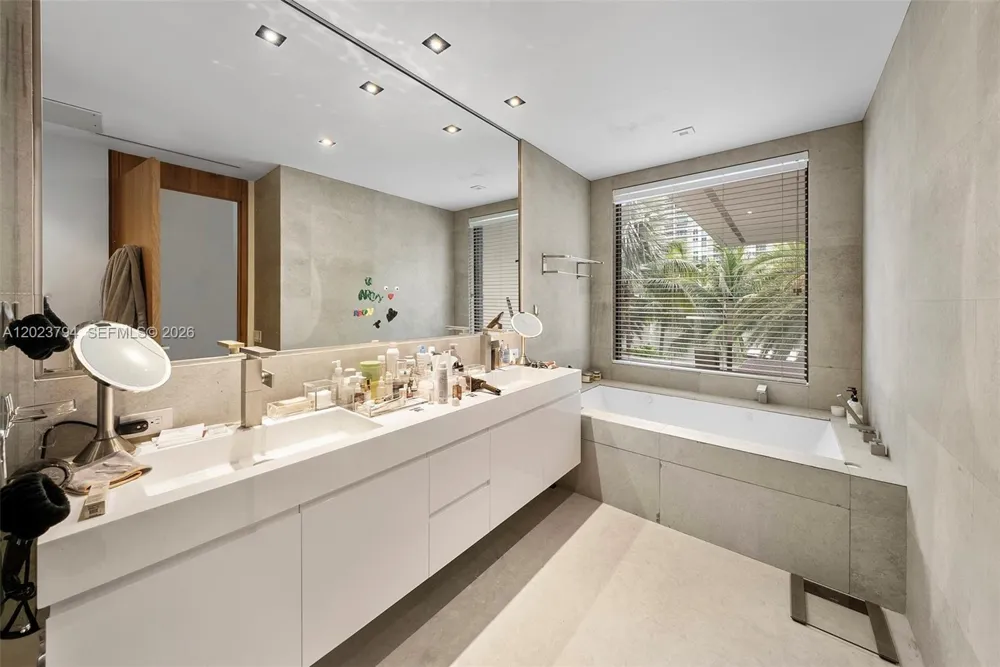 385 Centre Is Golden Beach, FL 33160
