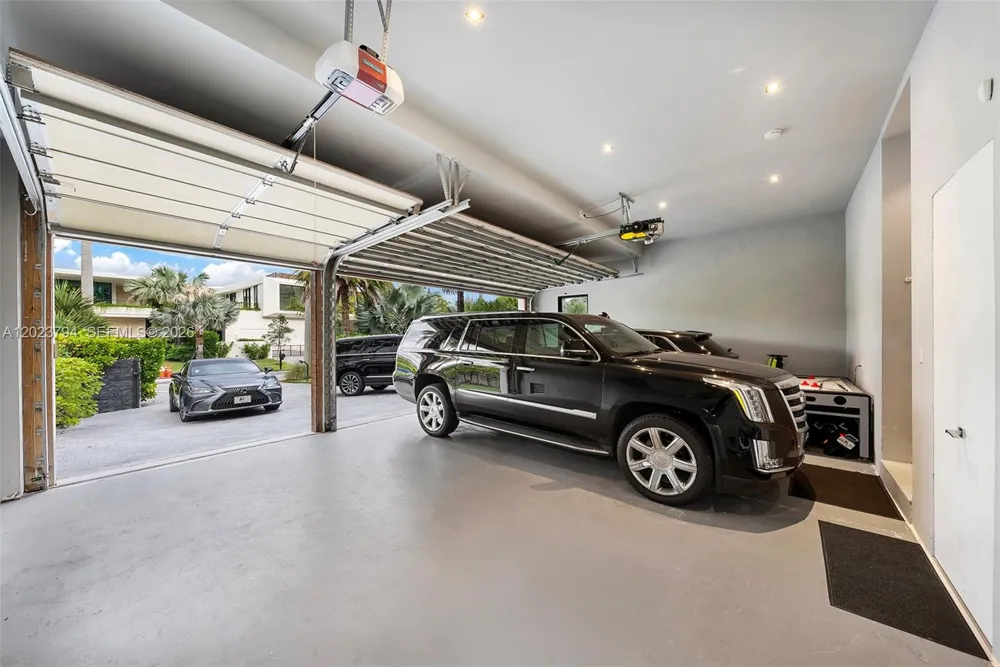 385 Centre Is Golden Beach, FL 33160