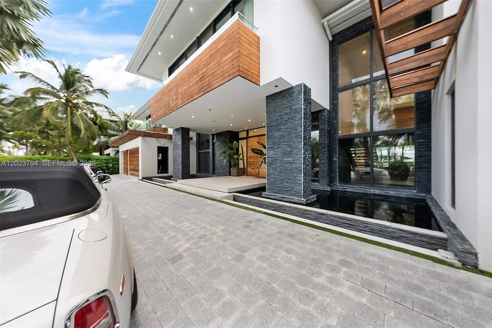 385 Centre Is Golden Beach, FL 33160