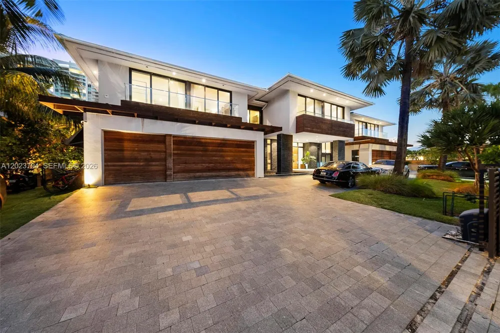 385 Centre Is Golden Beach, FL 33160