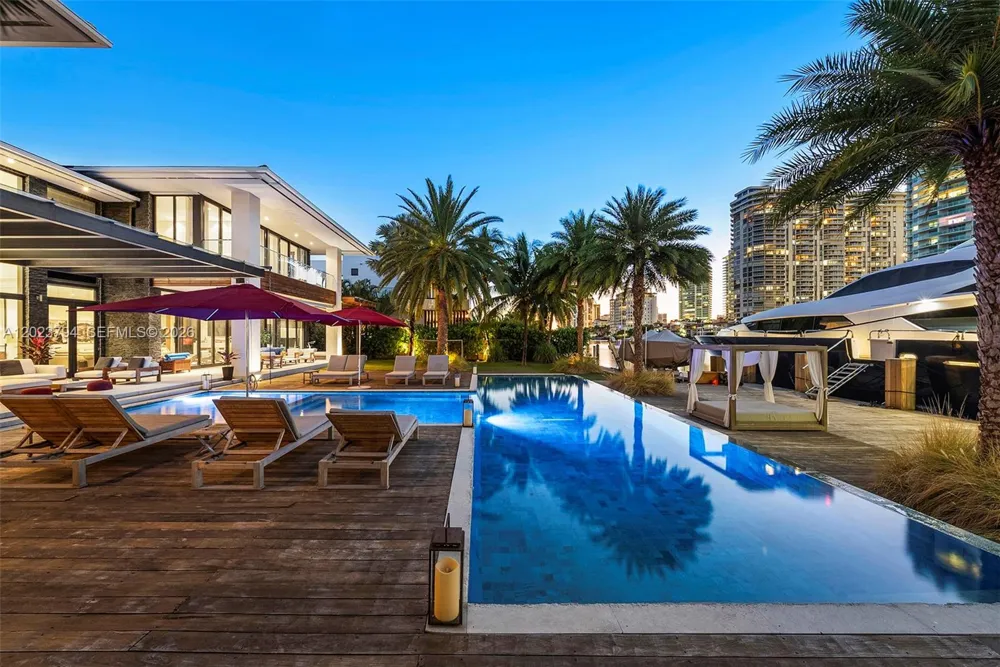 385 Centre Is Golden Beach, FL 33160