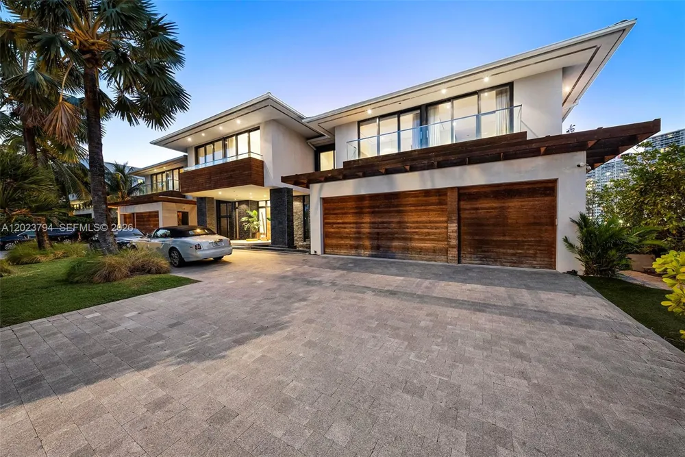 385 Centre Is Golden Beach, FL 33160