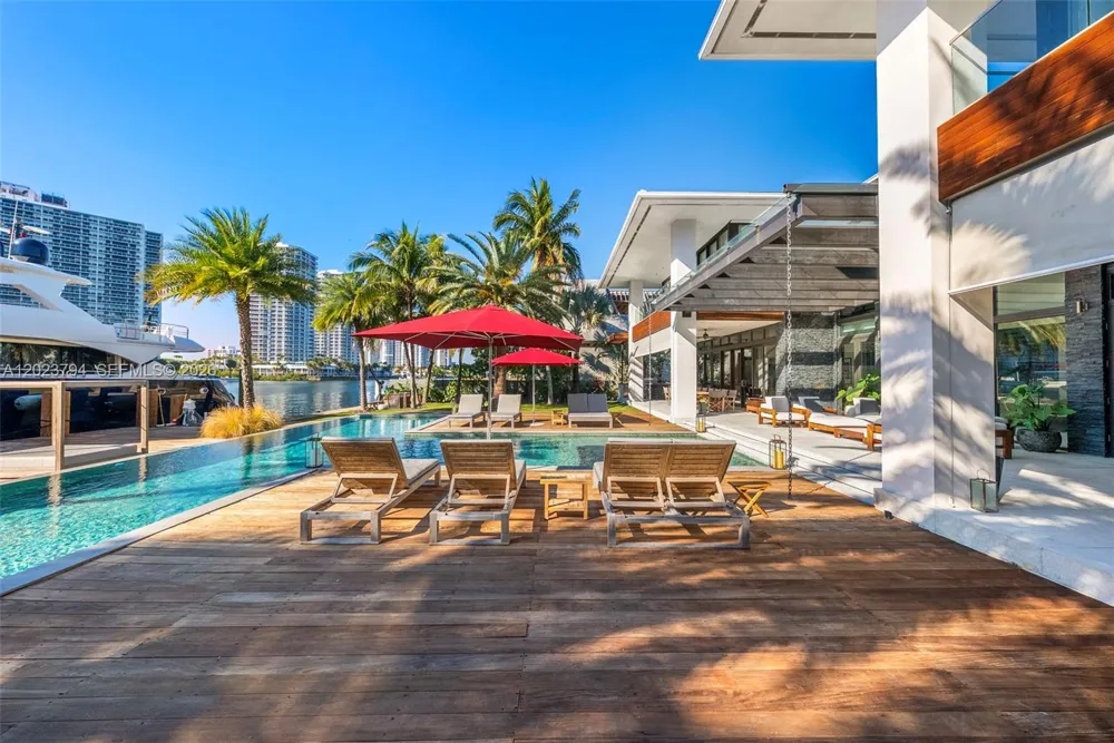 385 Centre Is Golden Beach, FL 33160