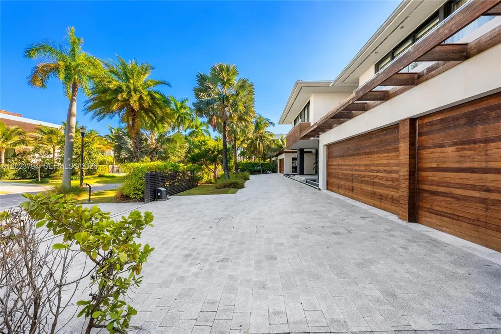 385 Centre Is Golden Beach, FL 33160