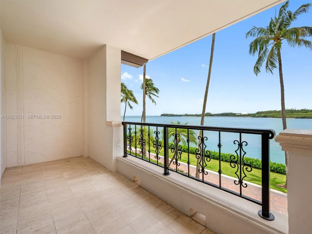 2425 Fisher Island Dr #5205 Miami Beach, FL 33109