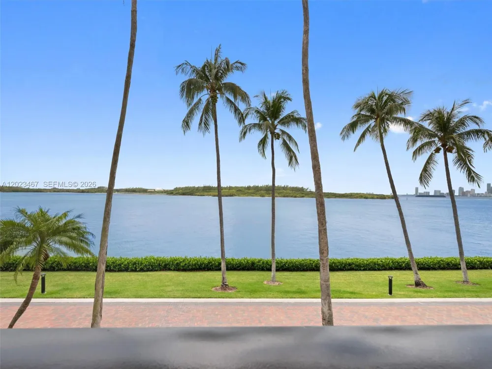 2425 Fisher Island Dr #5205 Miami Beach, FL 33109