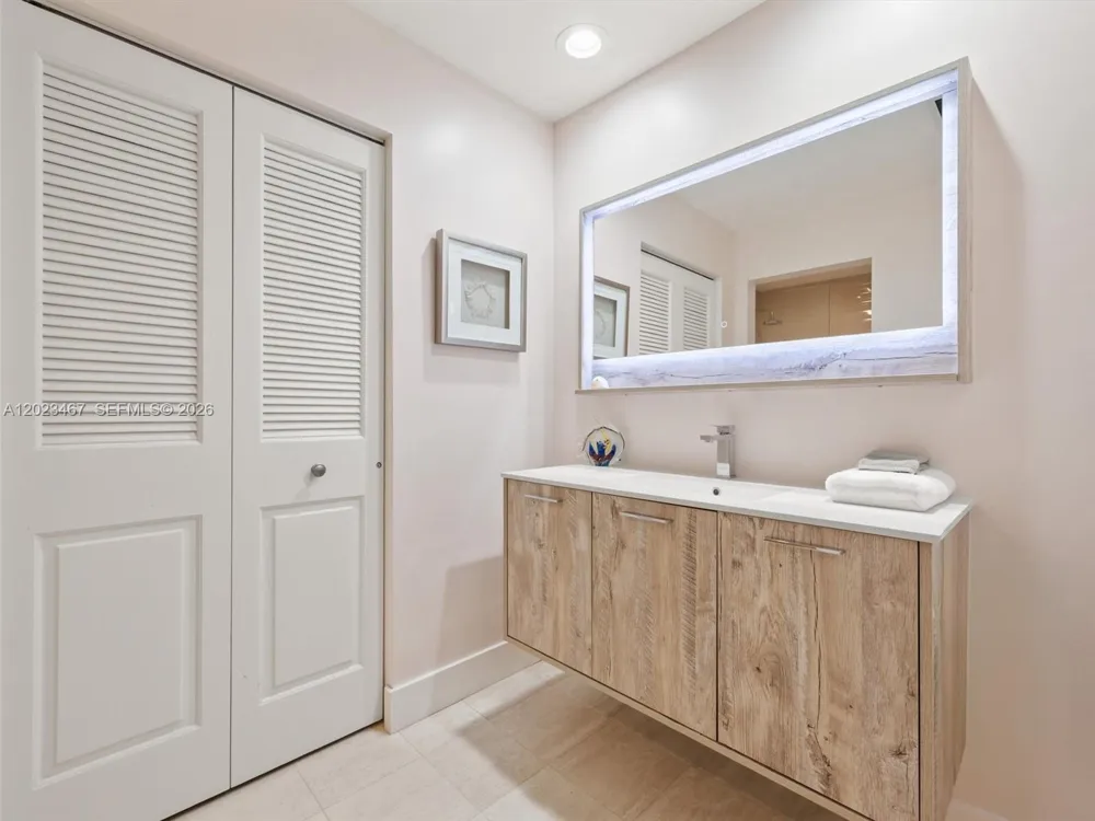 2425 Fisher Island Dr #5205 Miami Beach, FL 33109