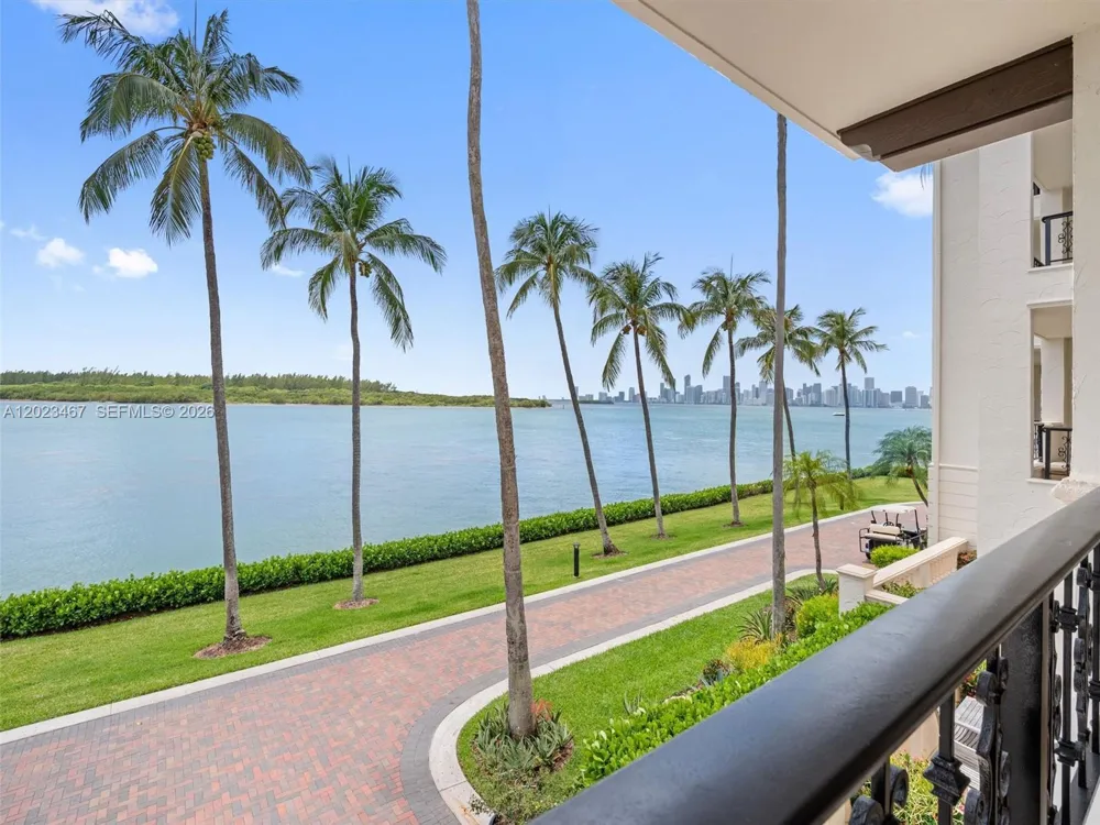 2425 Fisher Island Dr #5205 Miami Beach, FL 33109