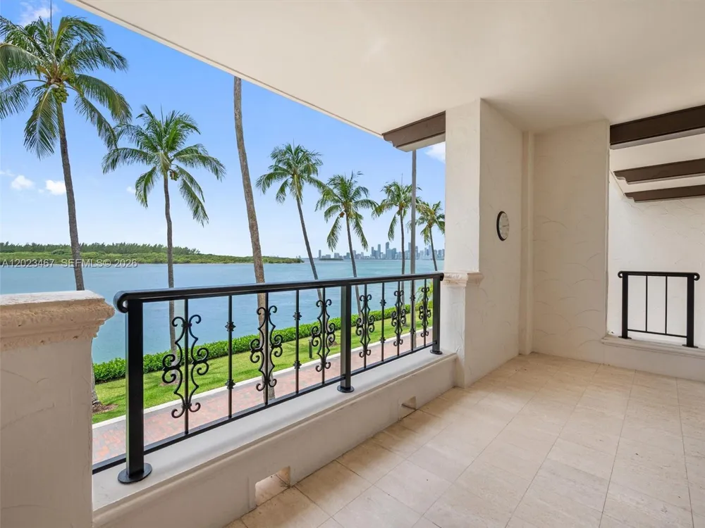 2425 Fisher Island Dr #5205 Miami Beach, FL 33109