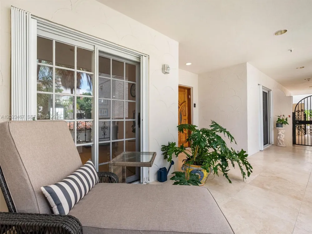 2425 Fisher Island Dr #5205 Miami Beach, FL 33109
