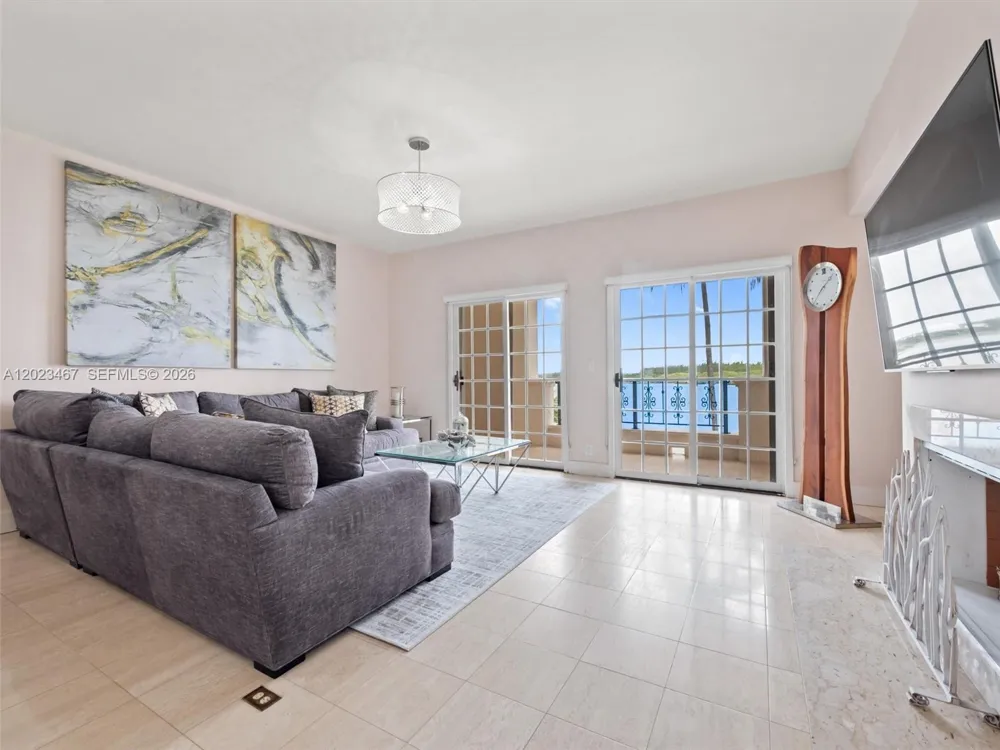 2425 Fisher Island Dr #5205 Miami Beach, FL 33109