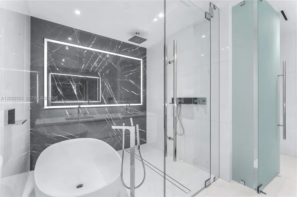 300 Biscayne Blvd Way #1802 Miami, FL 33131