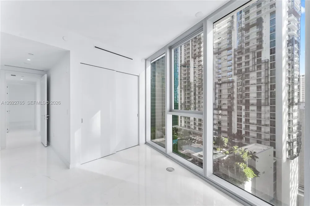 300 Biscayne Blvd Way #1802 Miami, FL 33131