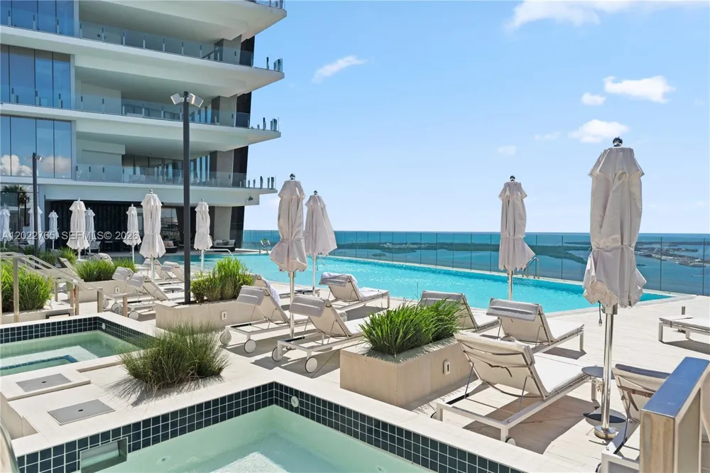 300 Biscayne Blvd Way #1802 Miami, FL 33131