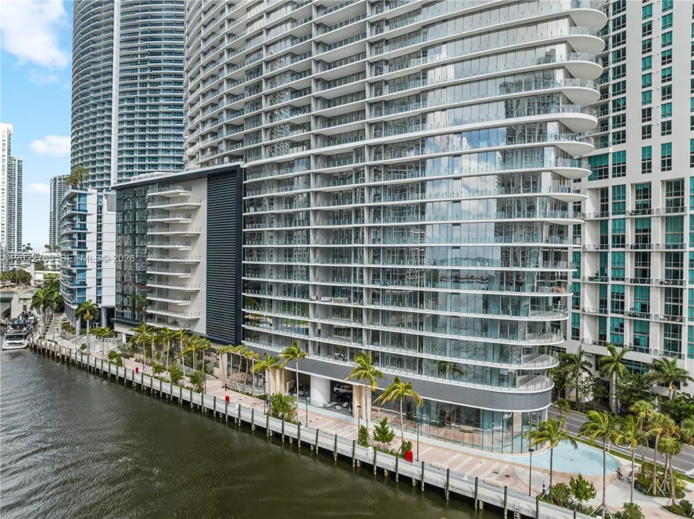 300 Biscayne Blvd Way #1802 Miami, FL 33131