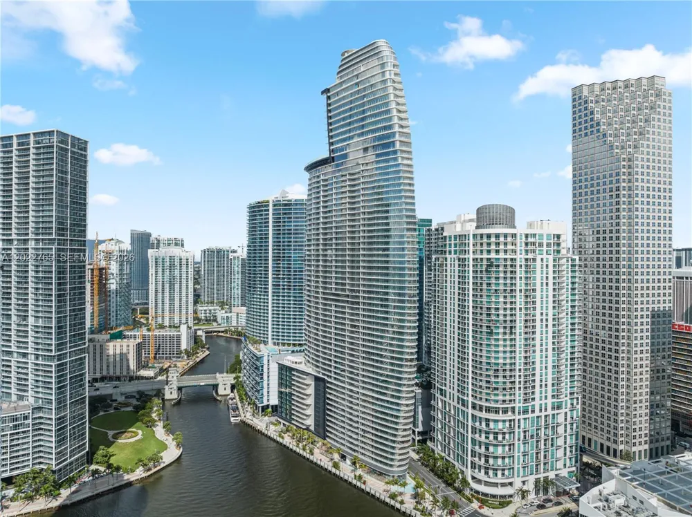 300 Biscayne Blvd Way #1802 Miami, FL 33131