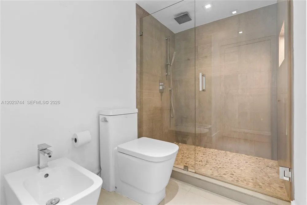 1541 Brickell Ave #C1607 Miami, FL 33129