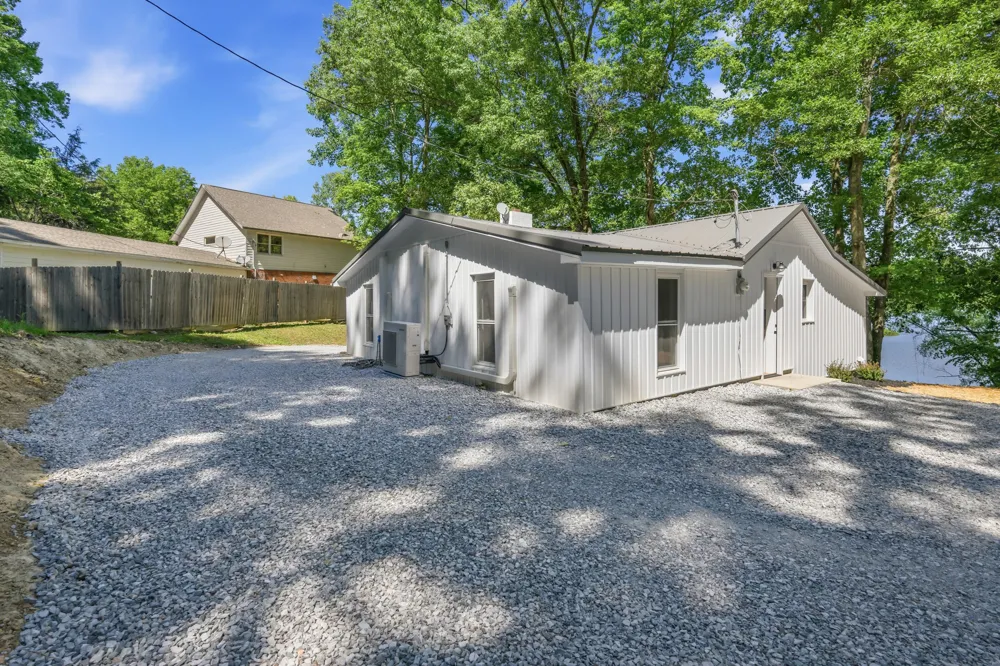 549 Little Jackson Ln Parsons, TN 38363