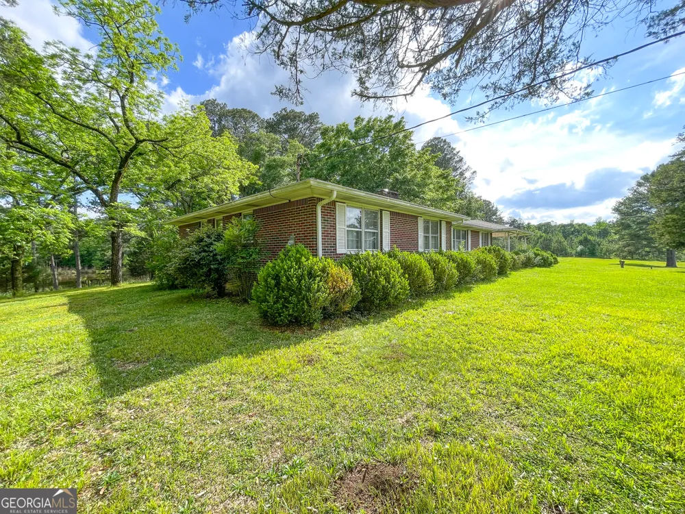 7517 Blacks Bluff RD SW Cave Spring, GA 30124
