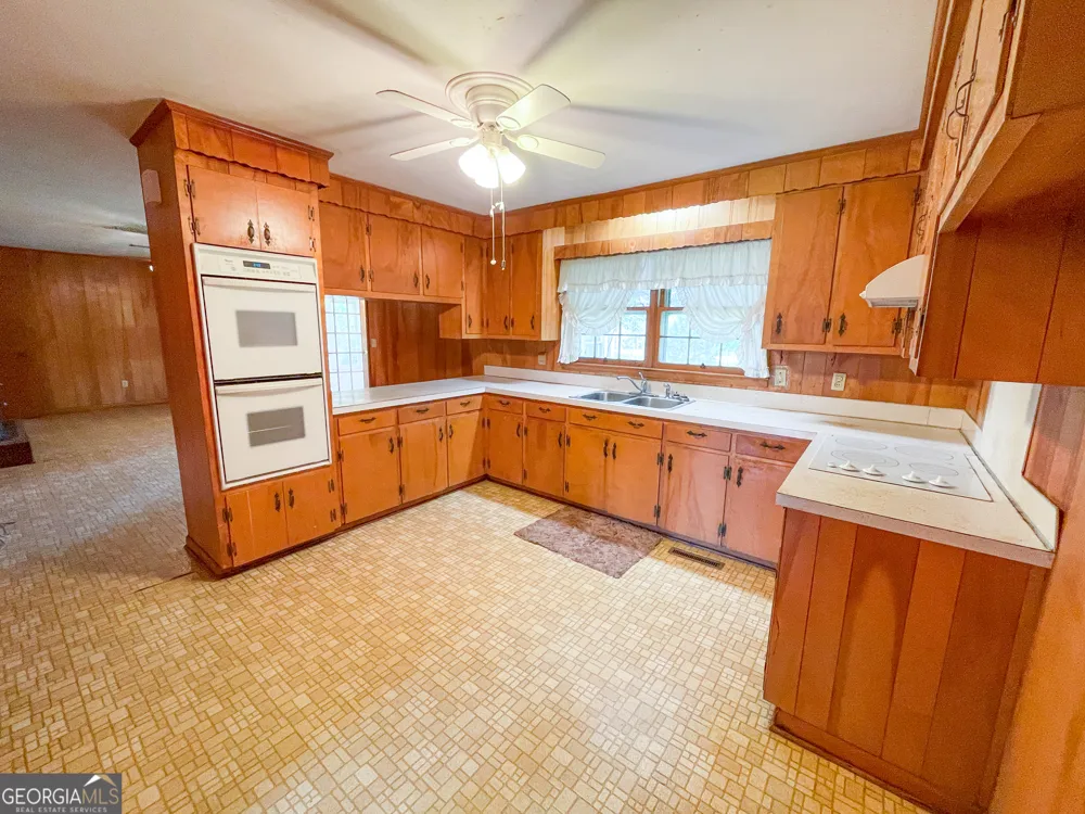 7517 Blacks Bluff RD SW Cave Spring, GA 30124