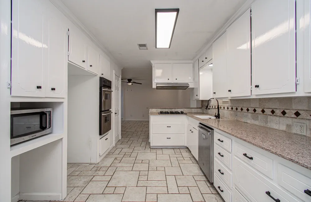 2708 Tallow Street Alvin, TX 77511