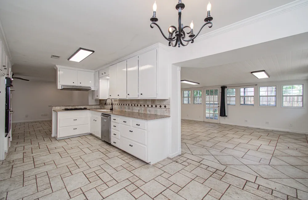 2708 Tallow Street Alvin, TX 77511