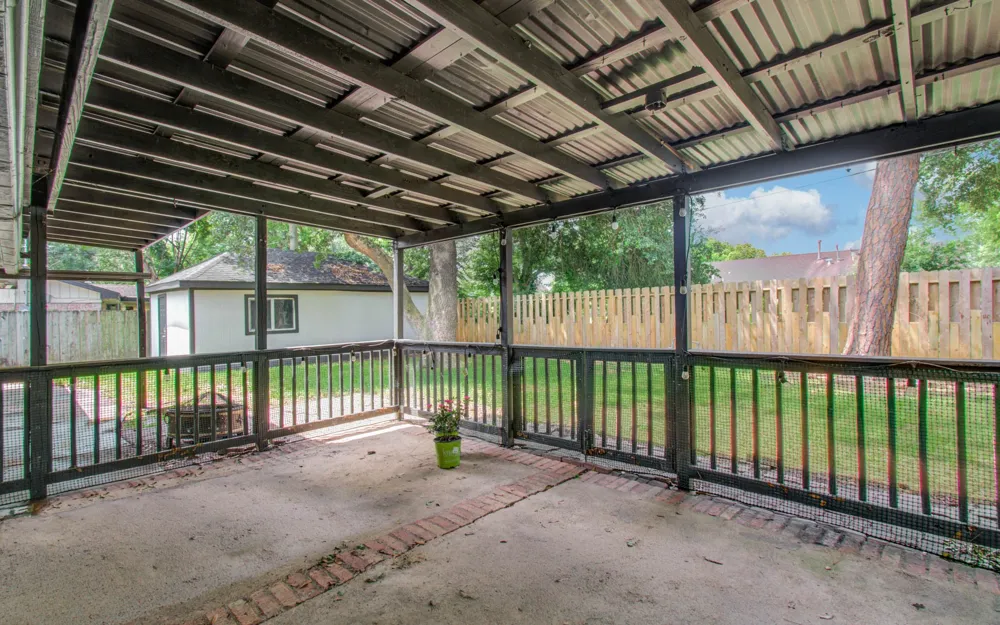 2708 Tallow Street Alvin, TX 77511