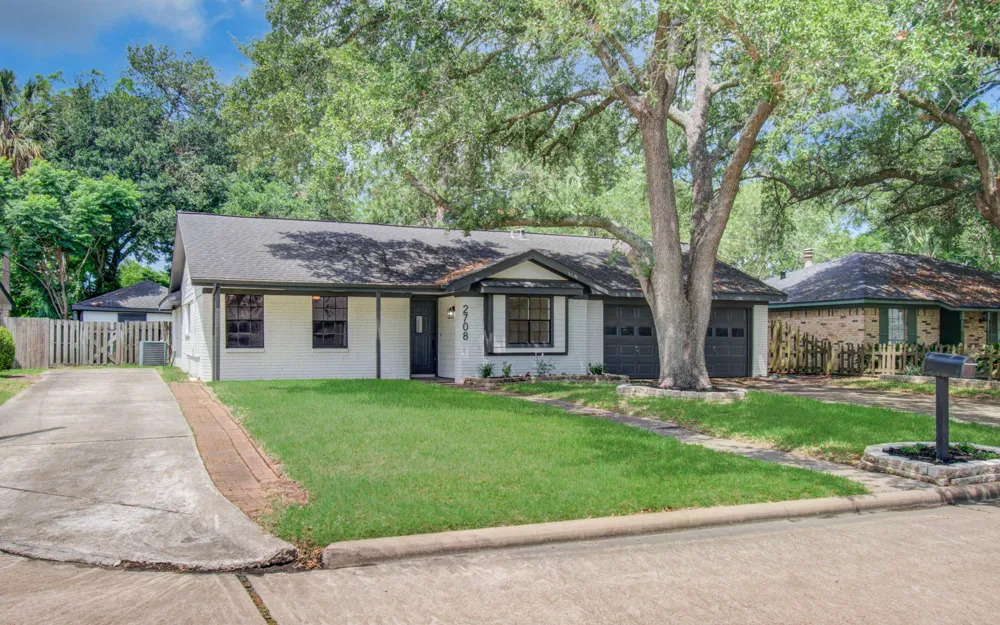 2708 Tallow Street Alvin, TX 77511