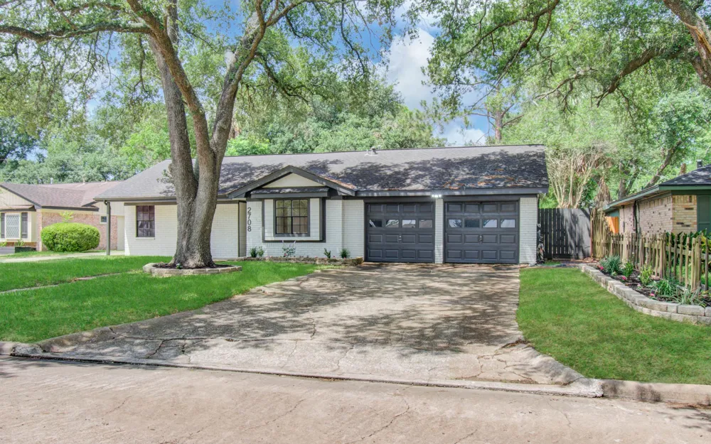 2708 Tallow Street Alvin, TX 77511