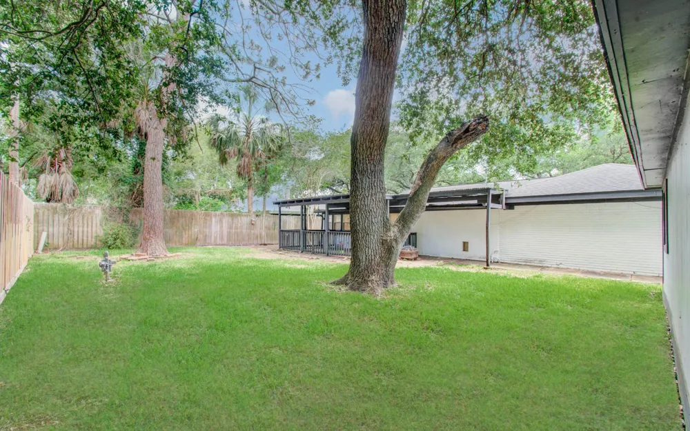 2708 Tallow Street Alvin, TX 77511