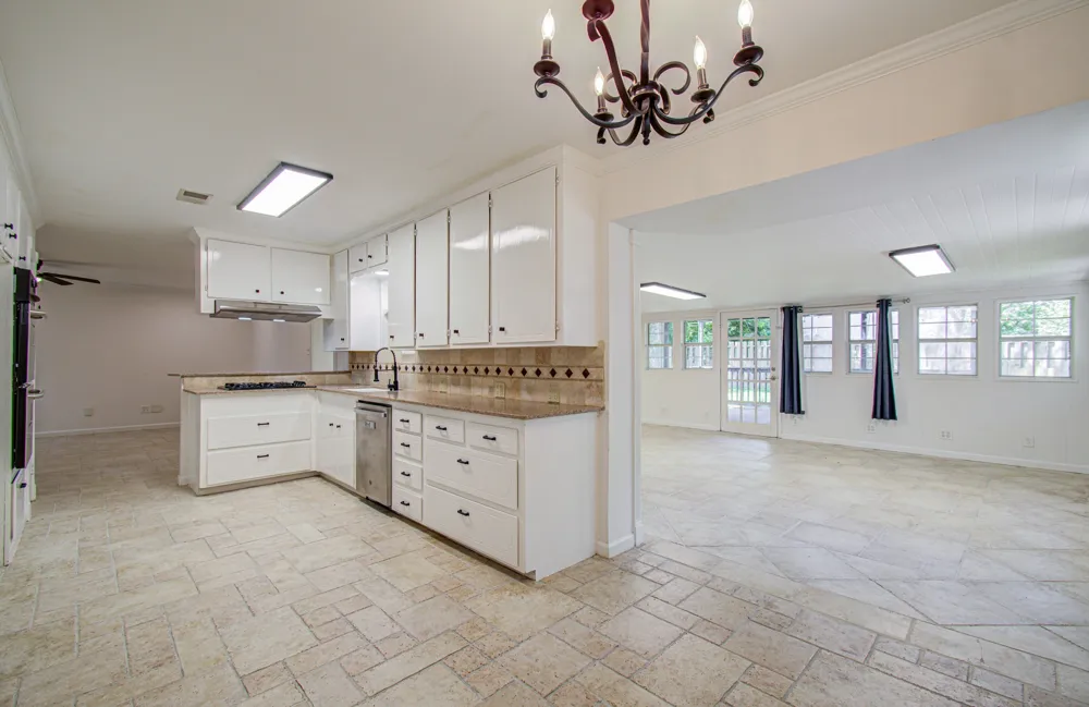 2708 Tallow Street Alvin, TX 77511
