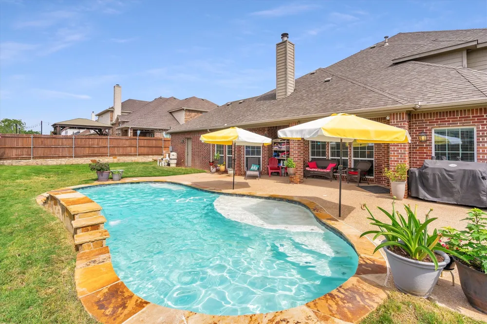 1232 Clearbrook Drive Kennedale, TX 76060